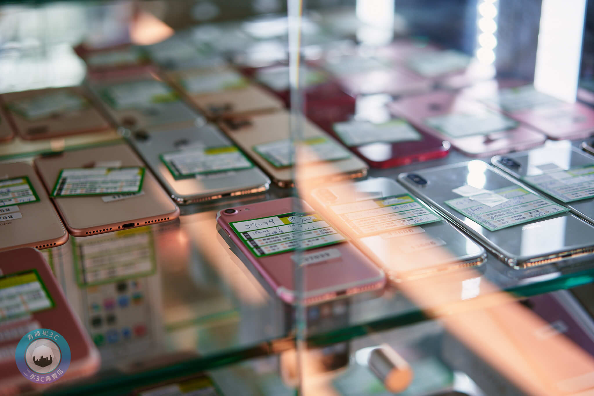 高雄 iPhone 舊換新推薦門市|價格、流程、評價一次看 青蘋果3C - 第1張圖 高雄青蘋果3C 門市展示二手 iPhone 機型|手機舊換新現場實拍