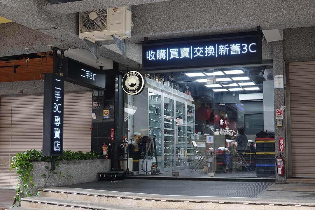 台中哪裡可以賣二手筆電?在地門市推薦|青蘋果3C - 第2張圖 青蘋果3C 台中門市外觀照片,位於一中街