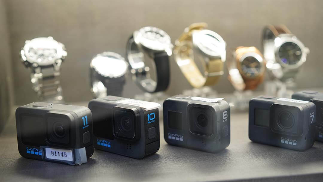 台南橙市3C 門市展示 GoPro 攝影機與二手手錶