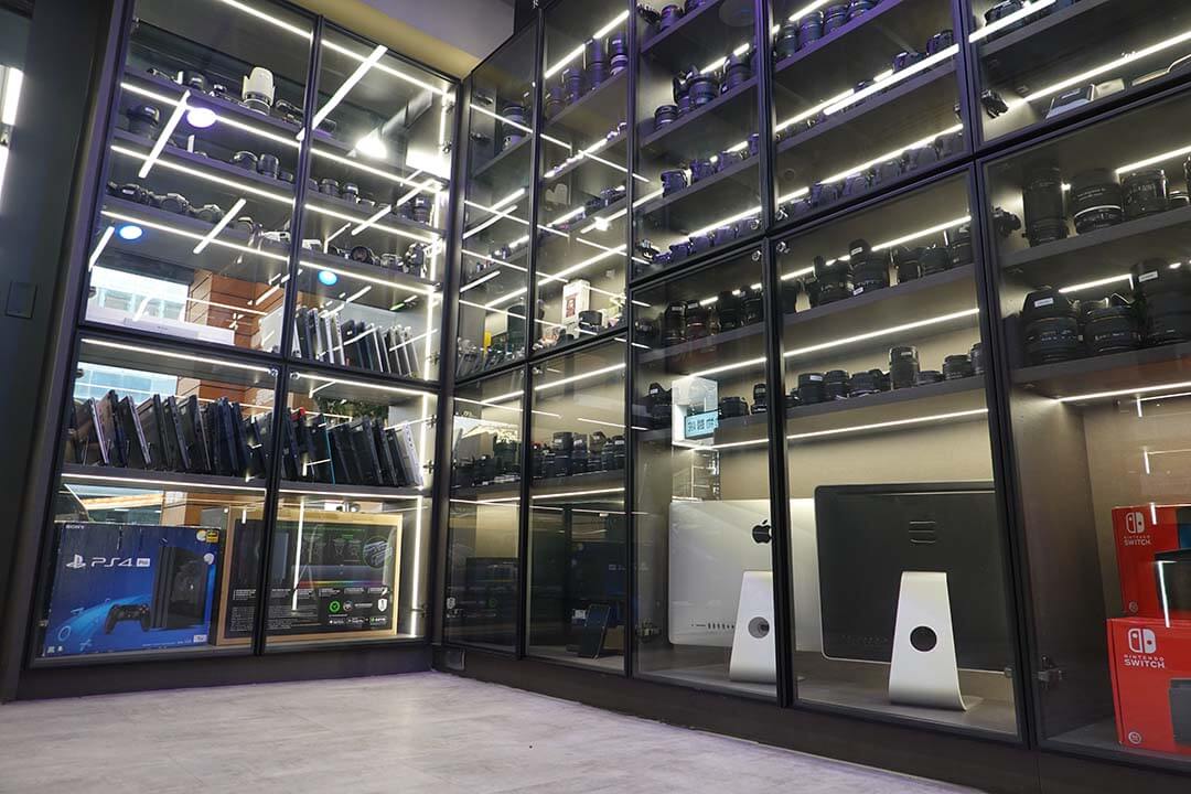 青蘋果3C門市展示櫃|二手筆電、相機陳列