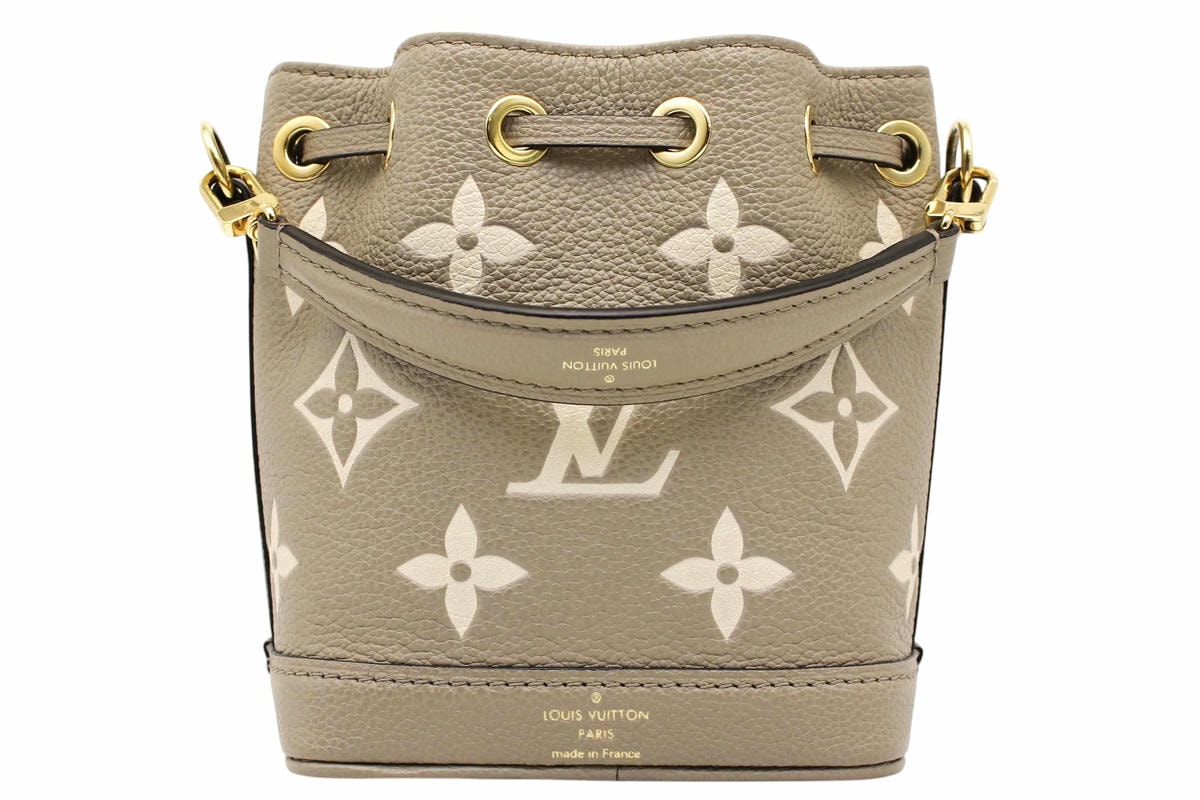LV Nano Noé 二手包背面實拍照，附金色 LOGO 與背帶扣環細節